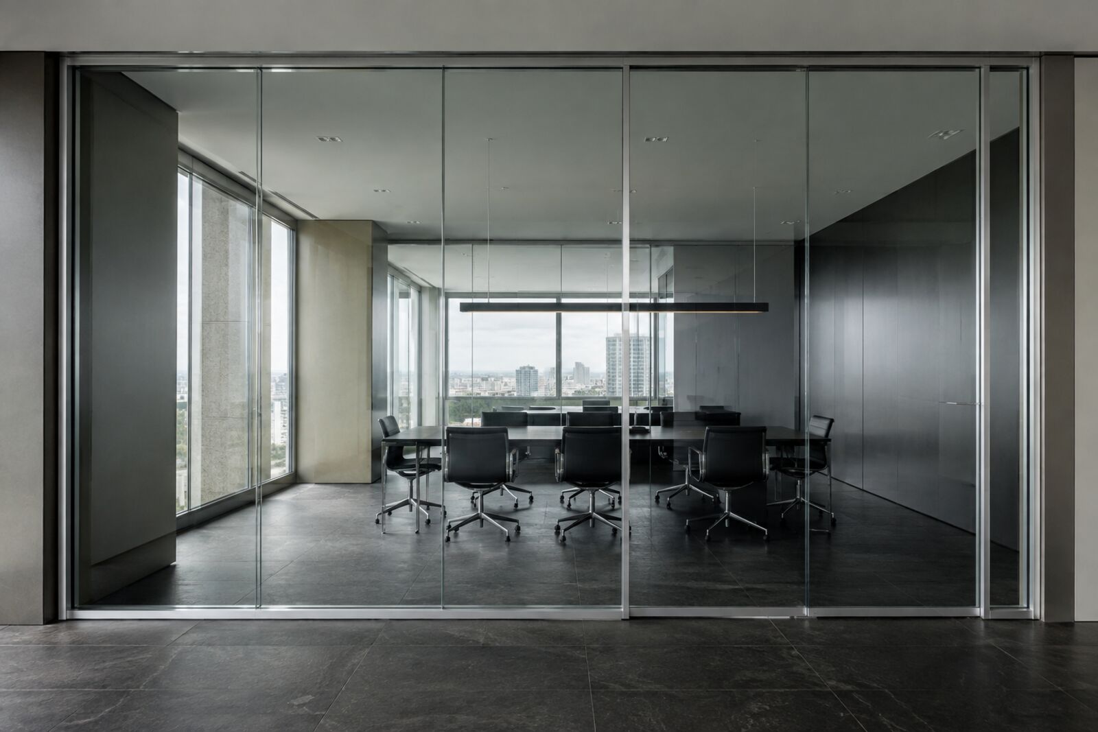 Meeting room glass partition, clear